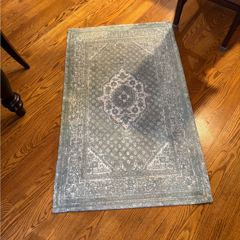Frontgate- Vintage Naomi bath rug
